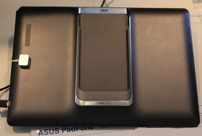 Смартфон Asus PadFone Infinity в доке