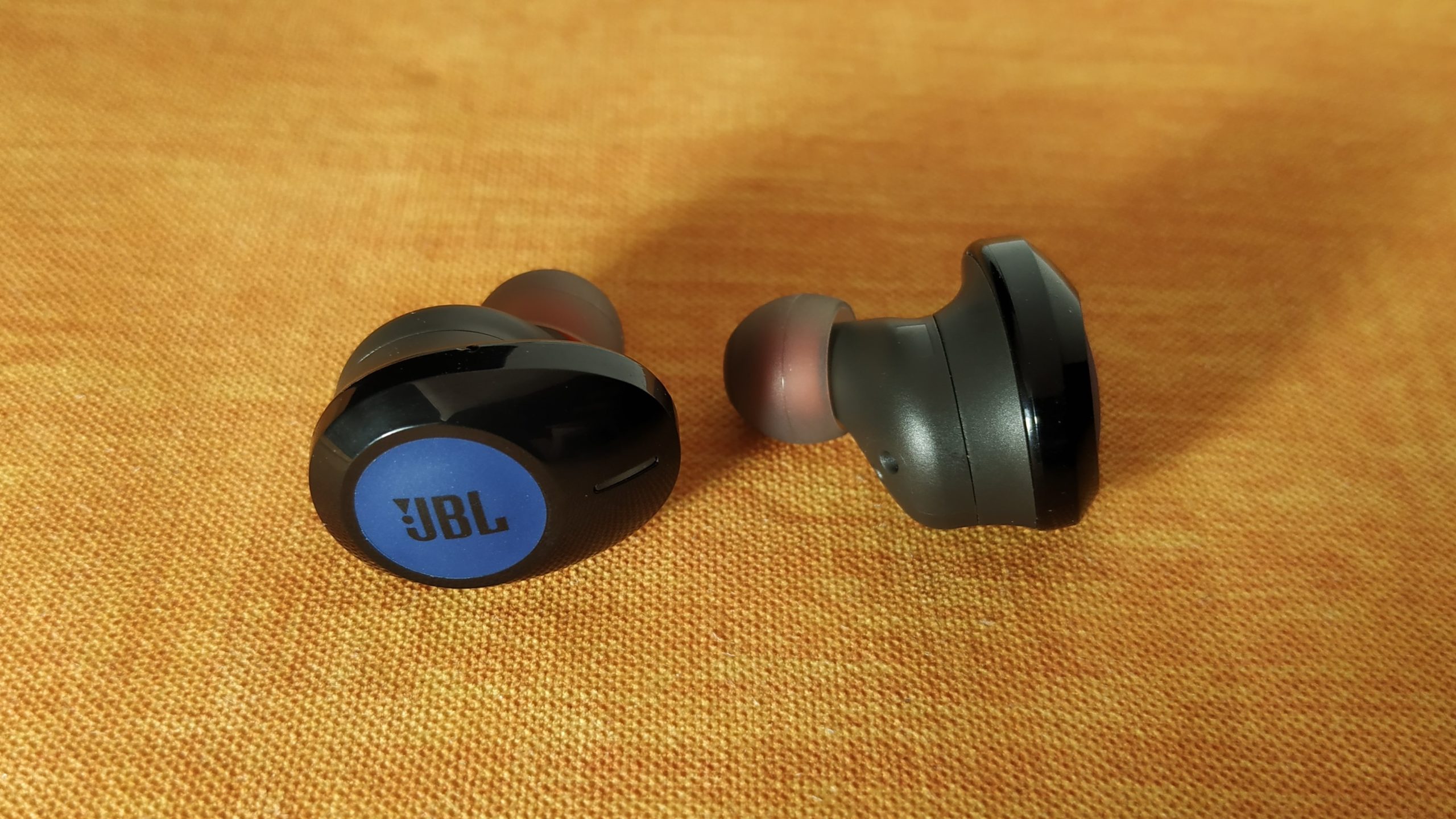 Обзор беспроводной гарнитуры JBL TUNE 125 TWS11