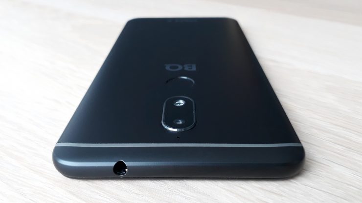 Обзор BQ-5700L Space X: Простое пространство