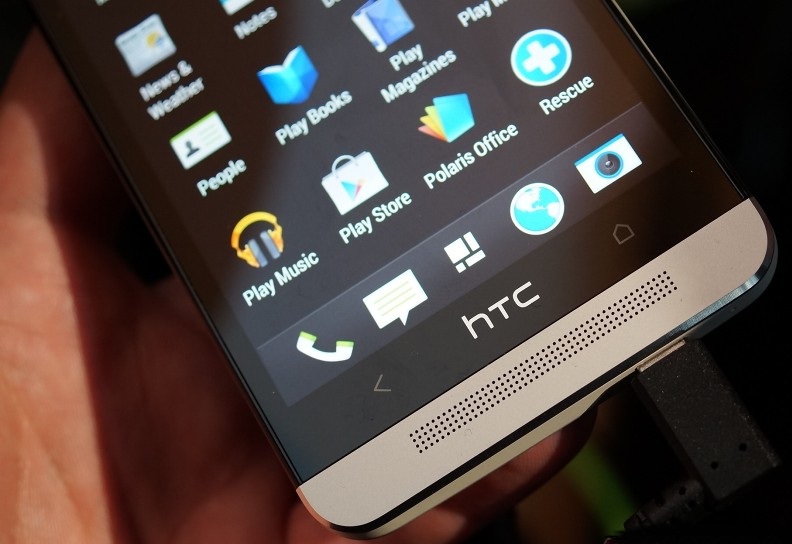 Нижняя часть дисплея HTC One