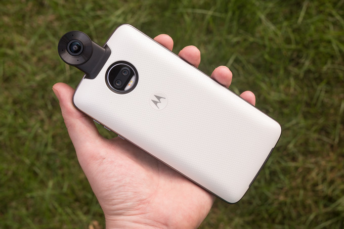 Обзор Moto Z2 Force