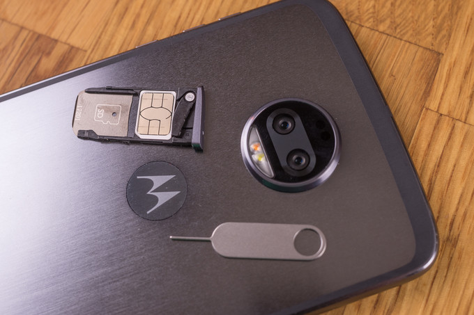Обзор Moto Z2 Force