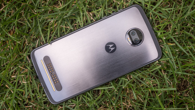 Обзор Moto Z2 Force