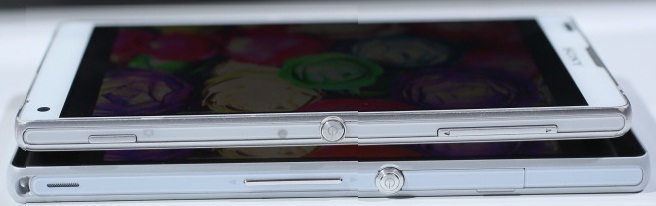 Sony Xperia ZL: сбоку